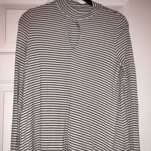 American Eagle key hole top